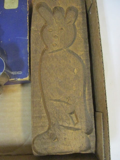 Vintage Cookie Cutters and Molds - Rosette Set in Original Box, Wood Bunny - 2