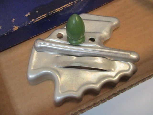 Vintage Cookie Cutters and Molds - Rosette Set in Original Box, Wood Bunny - 4
