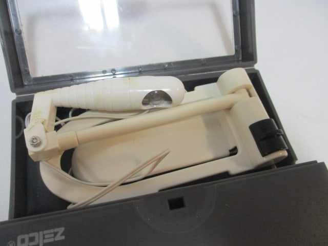 Zelco "Itty Bitty Book Light" Travel Edition in Case - 3