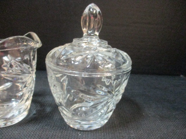 Vintage Early American "Star of David" Pressed Glass Sugar and Creamer Set - 4