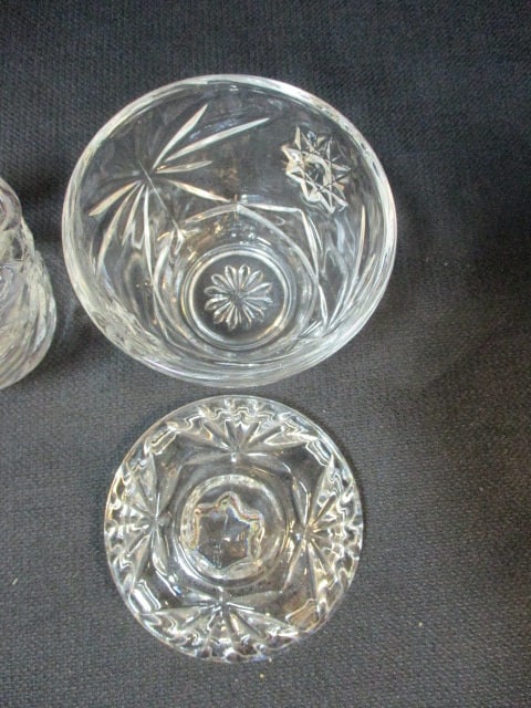 Vintage Early American "Star of David" Pressed Glass Sugar and Creamer Set - 5