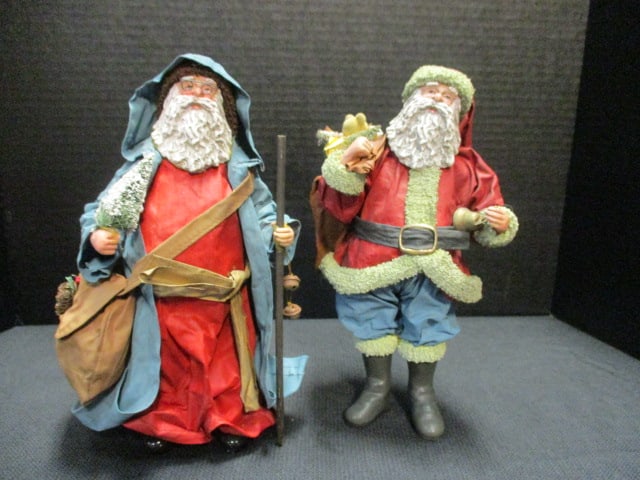 Clothtique (Lot of 2) Santa Figurines: .