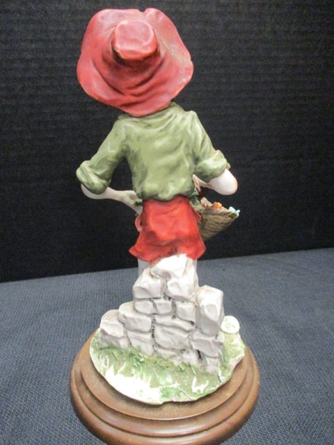 DEAR Handpainted Italian Sculpture (Boy w/Basket of Flowers) - 4