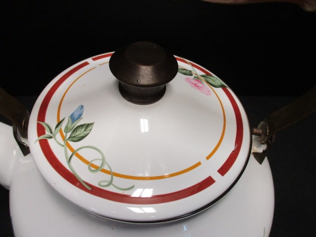 1985 Trellis Enamel teapot - 2