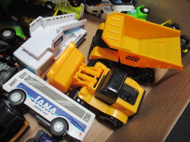 Plastic & Metal Toy Cars/Trucks, Matchbox (The Thing) 2007, etc. - 3