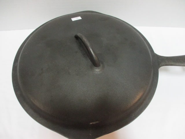 Cast Iron #8 Dutch Oven w/Lid - 2