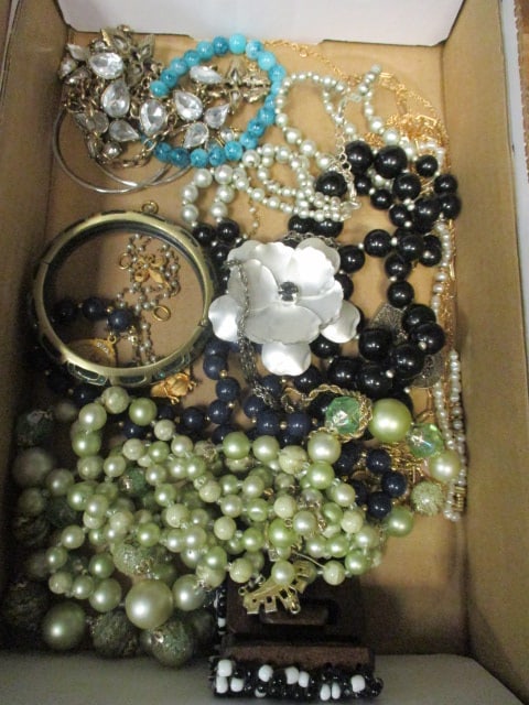 Costume Jewelry-Necklaces, Bracelets: .
