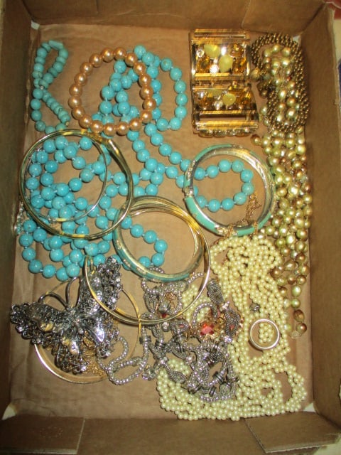 Costume Jewelry-Necklaces, Bracelets: .