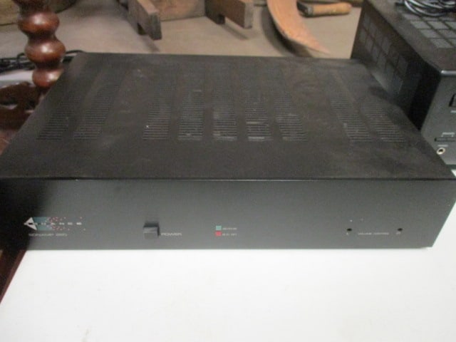Sonance Sonamp 250 2 Channel Amplifier: Powers On