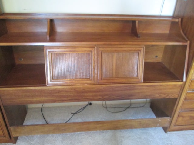 Bassett Illuminated Oak Queen Bed Modular Unit with Metal Frame - 6
