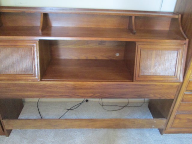 Bassett Illuminated Oak Queen Bed Modular Unit with Metal Frame - 7