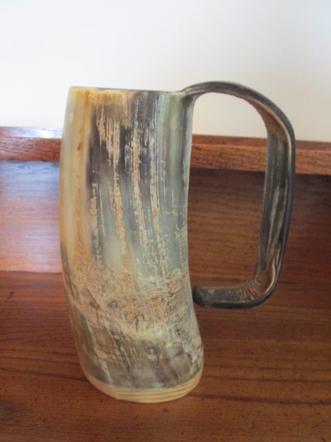 Hand Crafted Artisan Polished Bovine Horn Tankard: 7"h
