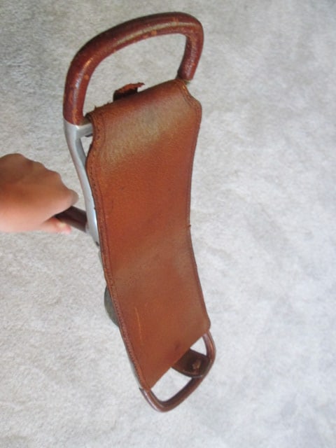 Vintage Regal Leather and Metal Shooting Stick Folding Walking Cane Seat - 7