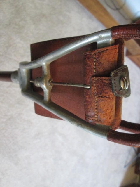 Vintage Regal Leather and Metal Shooting Stick Folding Walking Cane Seat - 8