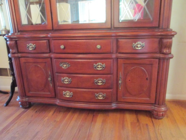 Broyhill 100th Anniversary Collection Serpentine 2 Piece Illuminated China Hutch - 3