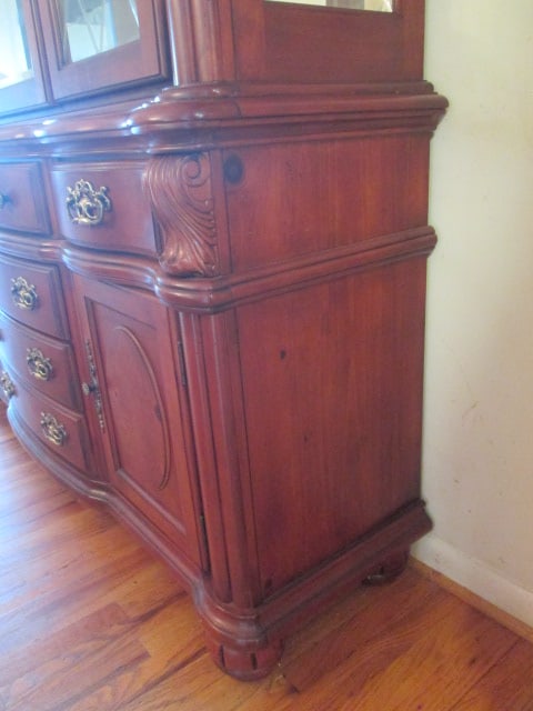 Broyhill 100th Anniversary Collection Serpentine 2 Piece Illuminated China Hutch - 4