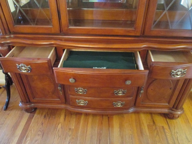 Broyhill 100th Anniversary Collection Serpentine 2 Piece Illuminated China Hutch - 5