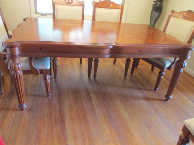 Broyhill 100th Anniversary Collection Serpentine Dining Table Set - 2