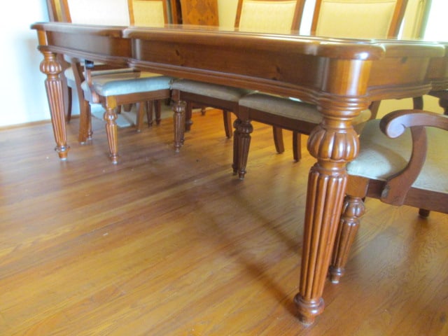 Broyhill 100th Anniversary Collection Serpentine Dining Table Set - 8