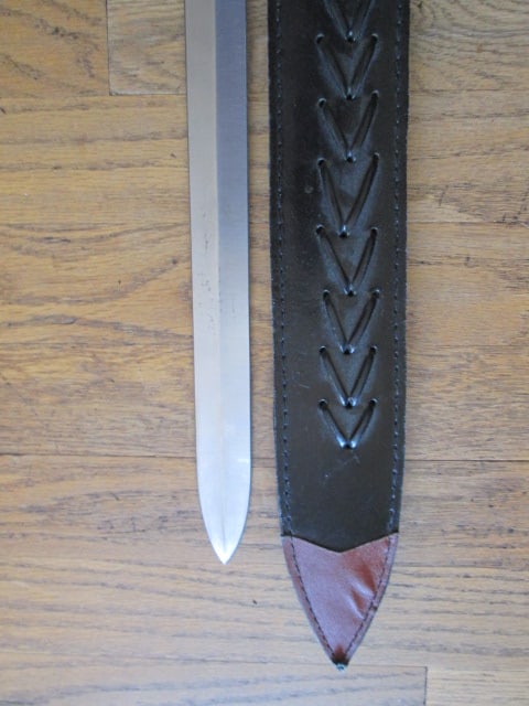 Decorative Medieval Style Broadsword with Wood/Brass Hilt and Leather Scabbard - 3