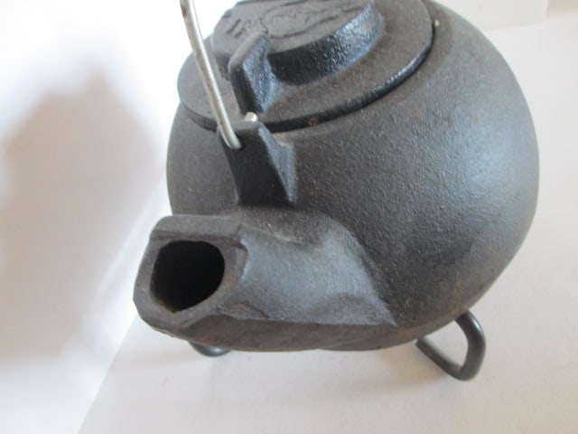 Old Mountain Cast Iron Kettle with Trivet Stand - 2