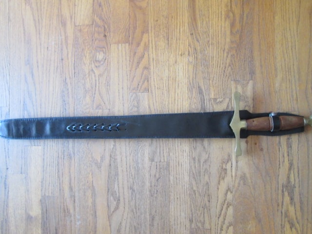 Decorative Medieval Style Broadsword with Wood/Brass Hilt and Black Leather Scabbard - 5