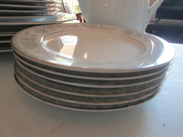 34 Pieces of Noritake "Belmont" China and Serving Pieces - 10