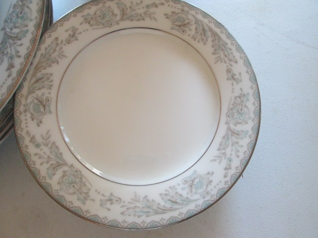 34 Pieces of Noritake "Belmont" China and Serving Pieces - 11