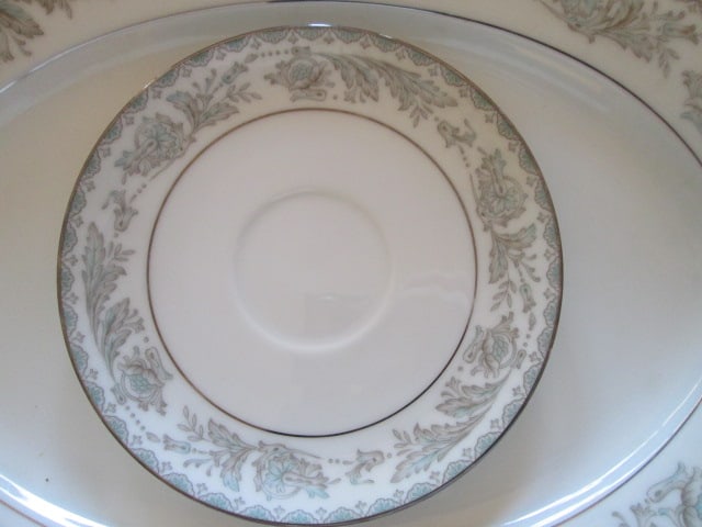 34 Pieces of Noritake "Belmont" China and Serving Pieces - 13