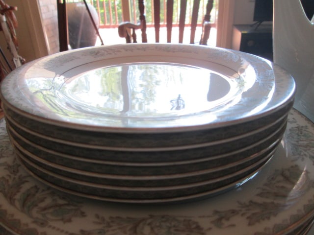 34 Pieces of Noritake "Belmont" China and Serving Pieces - 14