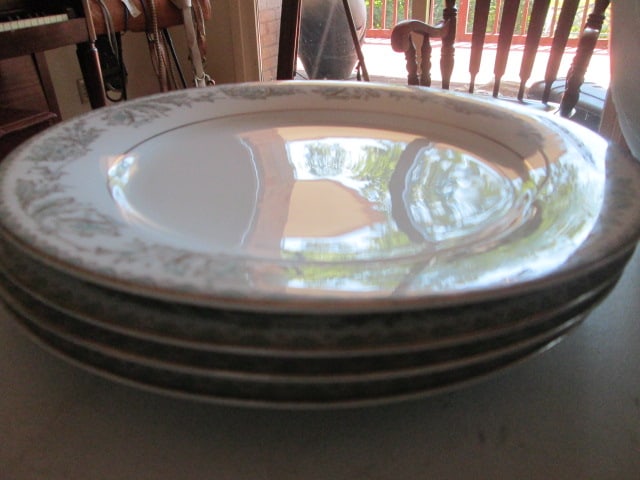 34 Pieces of Noritake "Belmont" China and Serving Pieces - 16