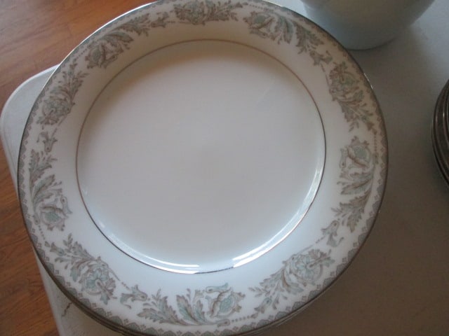 34 Pieces of Noritake "Belmont" China and Serving Pieces - 17