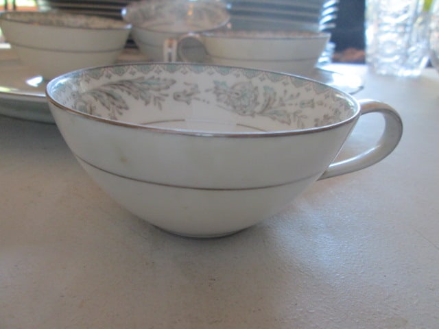 34 Pieces of Noritake "Belmont" China and Serving Pieces - 5