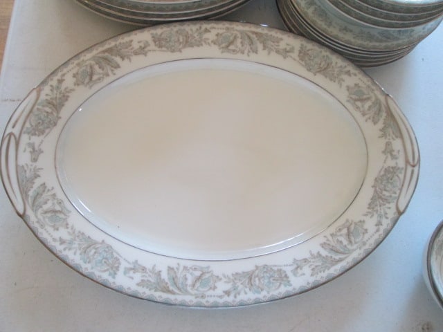 34 Pieces of Noritake "Belmont" China and Serving Pieces - 6