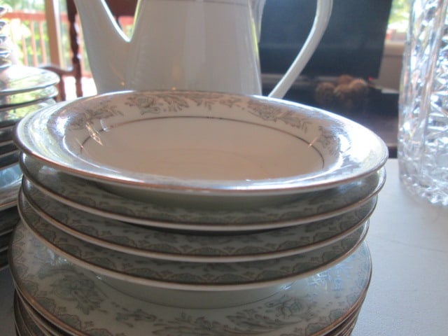 34 Pieces of Noritake "Belmont" China and Serving Pieces - 8