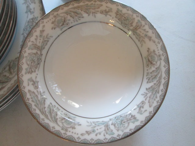 34 Pieces of Noritake "Belmont" China and Serving Pieces - 9