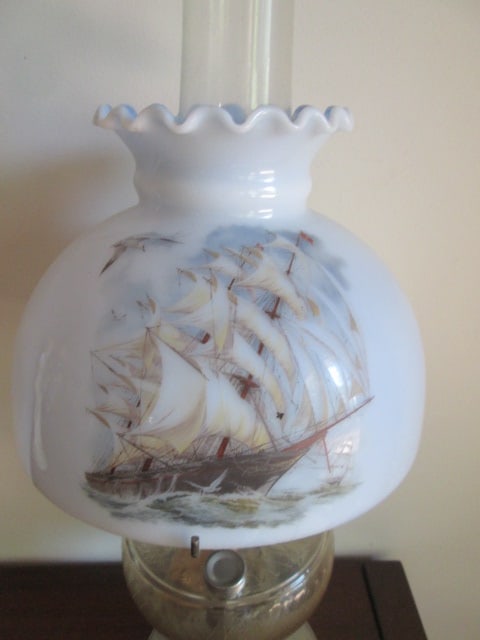 Aladdin Model C Lox-On Chimney Oil Lamp with Clipper Ship Motif Shade - 4