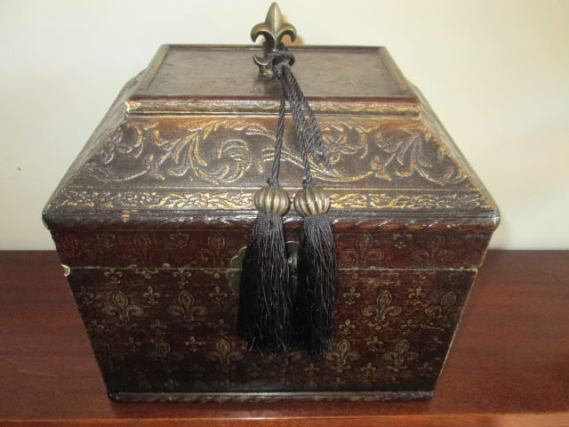 Decorative Box with Fleur-de-Lis and Foliage Designs (1 of 4)