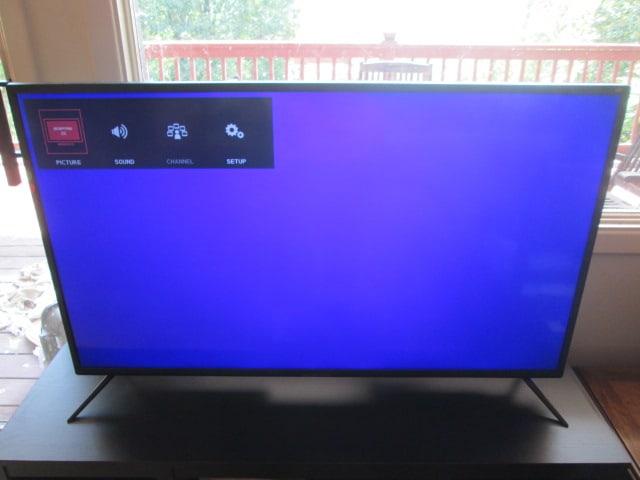Sceptre 43" LED Flat Screen TV with Remote - 3