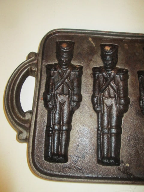 1980's John Wright "Toy Solider" Cast Iron Cookie Pan - 3