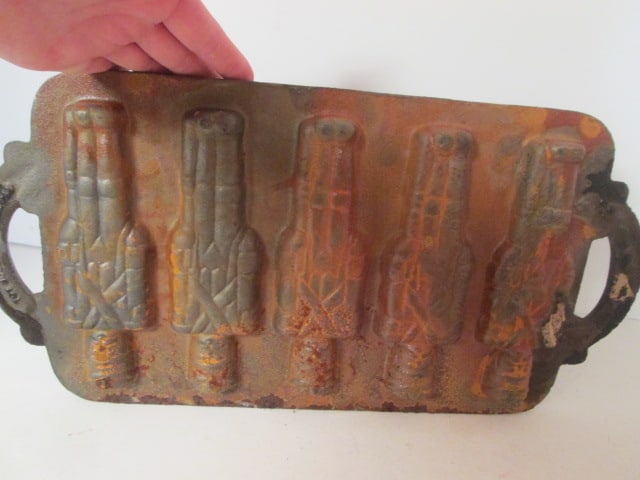 1980's John Wright "Toy Solider" Cast Iron Cookie Pan - 4