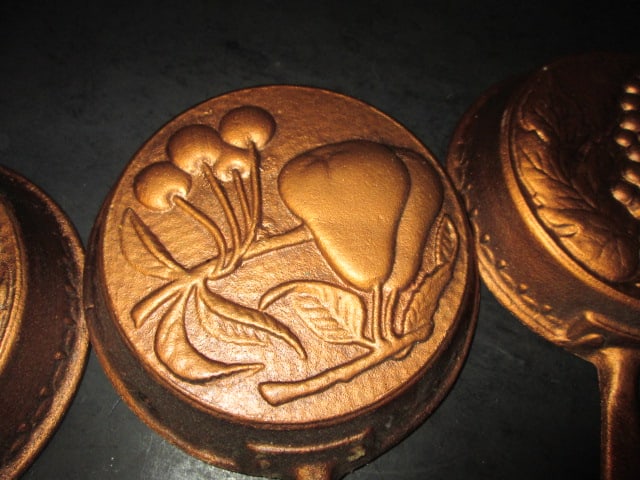 Three Decorative Metallic Copper Painted Cast Metal Skillet Form Plaques with Bas-Relief Fruit De... - 3