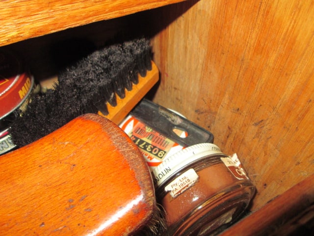 KIWI Oak Shoe Shine Box and Shoe Polish and Brushes - 5