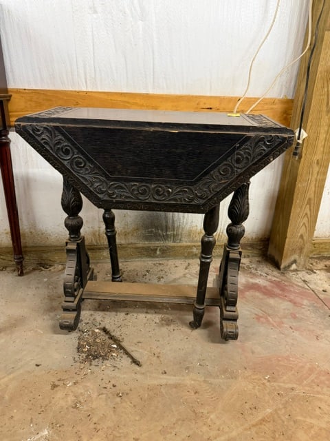 Antique Gothic Revival Carved Gate Leg Accent Table - 2