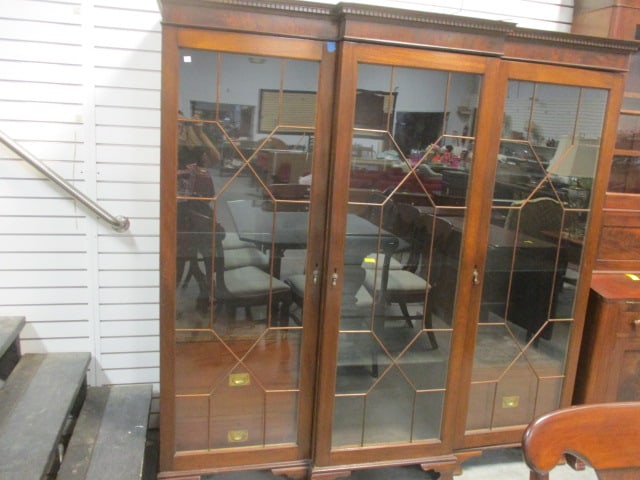 Multifunction Lighted Display Cabinet w/Geometric Glass Doors (1 of 13)