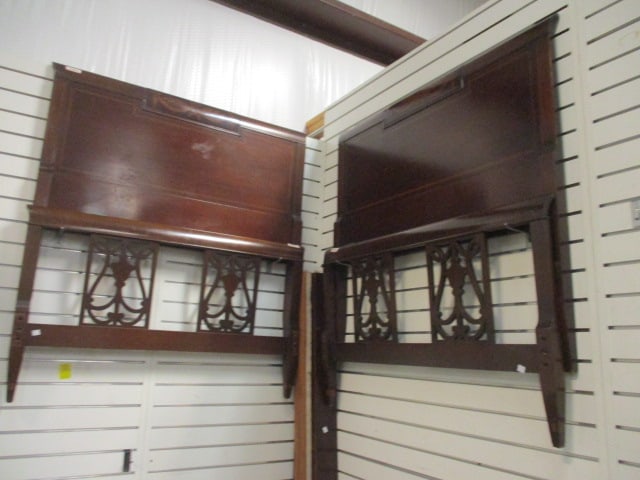 Mahogany (PR) Twin Beds w/Decorative Fretwork (1 of 5)
