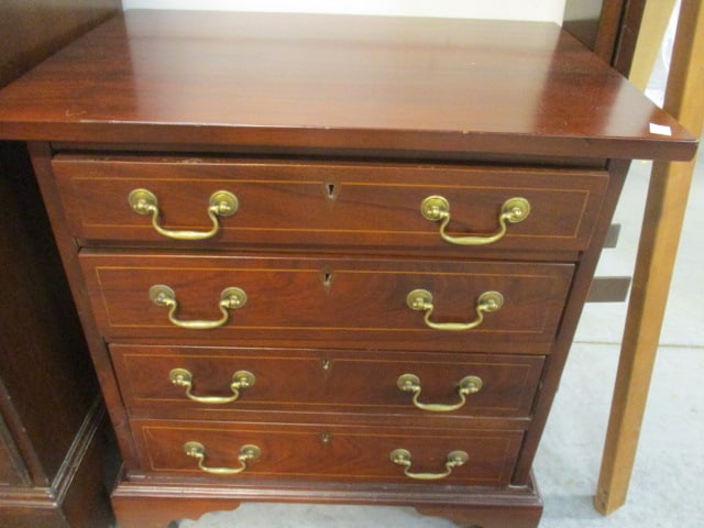 Mahogany 4 Drawer Bachelor Chest (1 of 4)