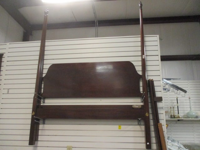 Queen Size Dark Wood 4 Poster Bed w/Decorative Finial (1 of 5)