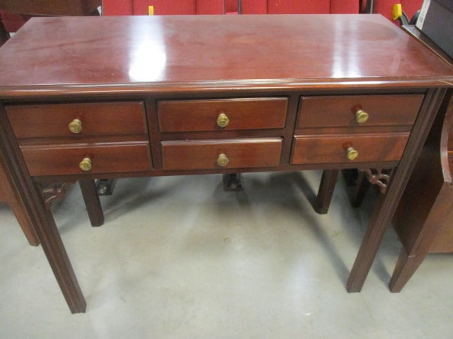 Mahogany Finish Silver Flatware Console: 37 x 16 x 29 (Left drawer stuck)