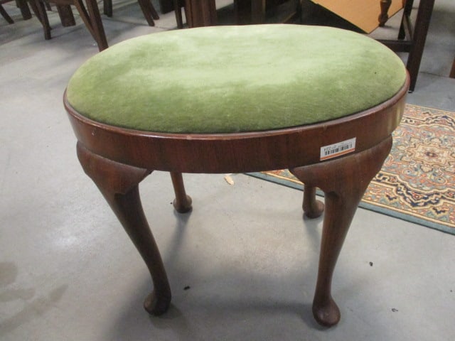 Queen Ann Style Cabriolet Legs Vanity Stool: 22 x 15 x 18